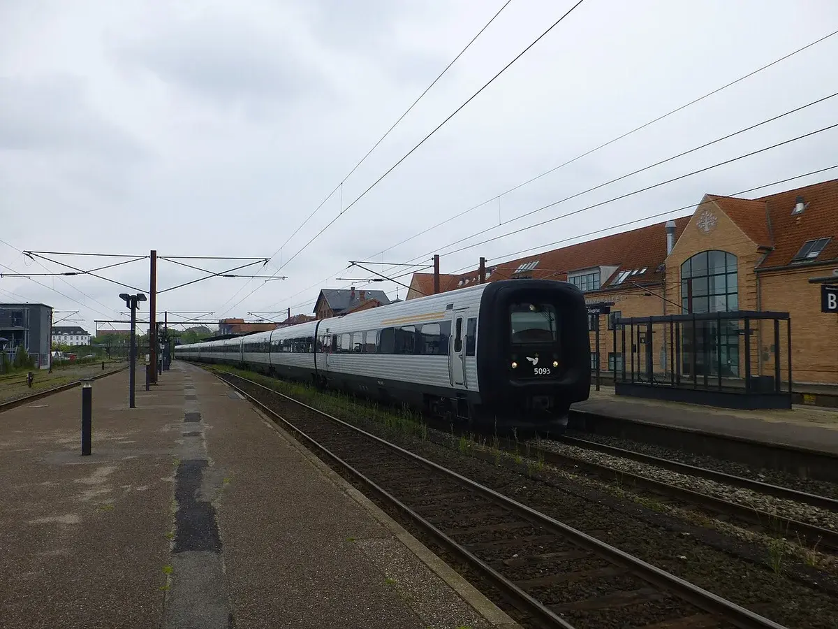 A DSB IC3 train stopped at Slagelse Station beside the platform.