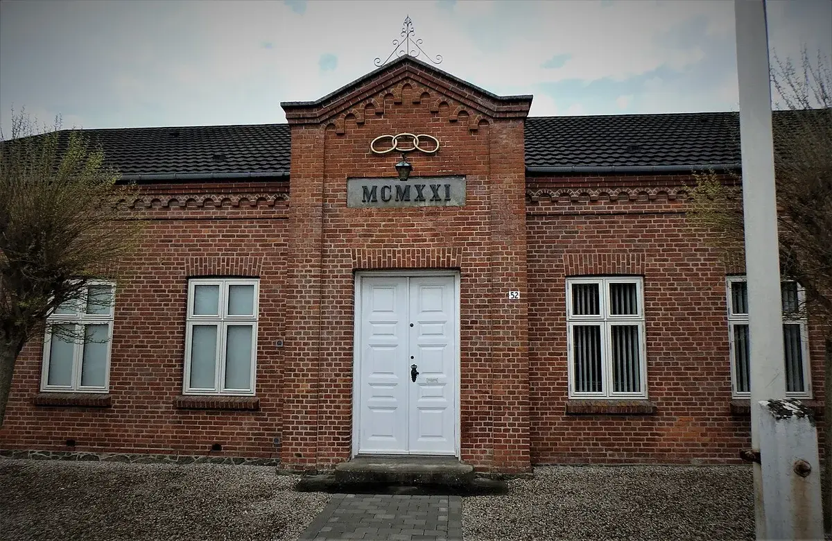 Front view of a red brick Odd Fellow lodge building in Rødby, Denmark.