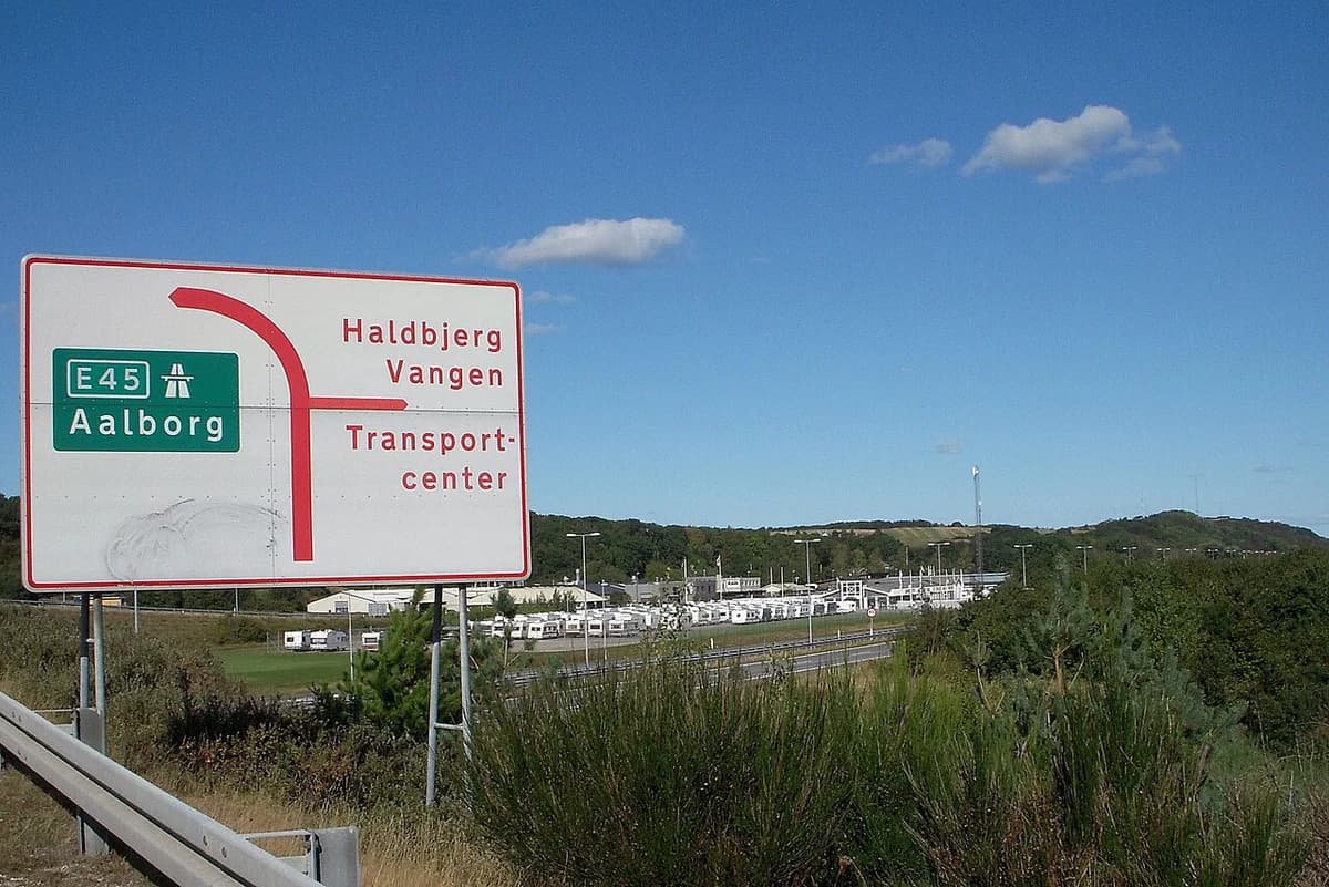 Road sign with directions to Haldbjerg, Vangen, and Aalborg E45 motorway